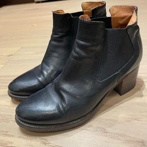Black leather italian made vero cuoio chelsea boots